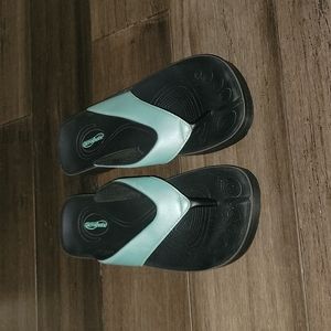 aerothotie sandals